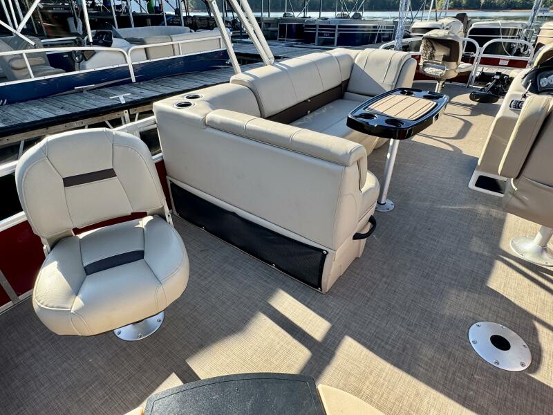 21' 2019 Sun Tracker Fishin' Barge 20DLX