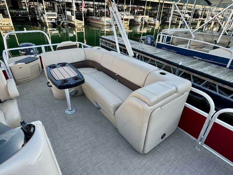 21ft Sun Tracker Yacht For Sale