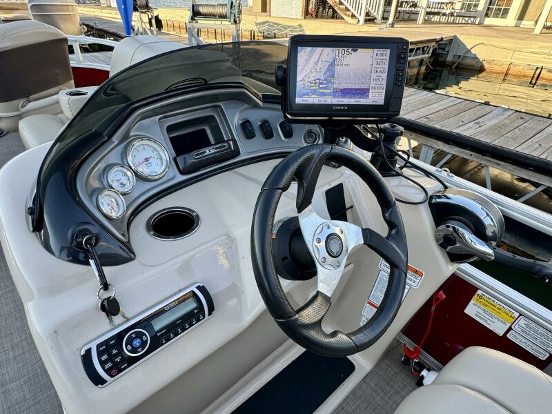 21' 2019 Sun Tracker Fishin' Barge 20DLX