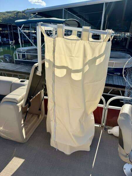 21ft Sun Tracker Yacht For Sale