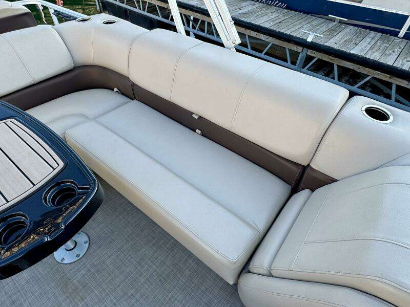 21ft Sun Tracker Yacht For Sale