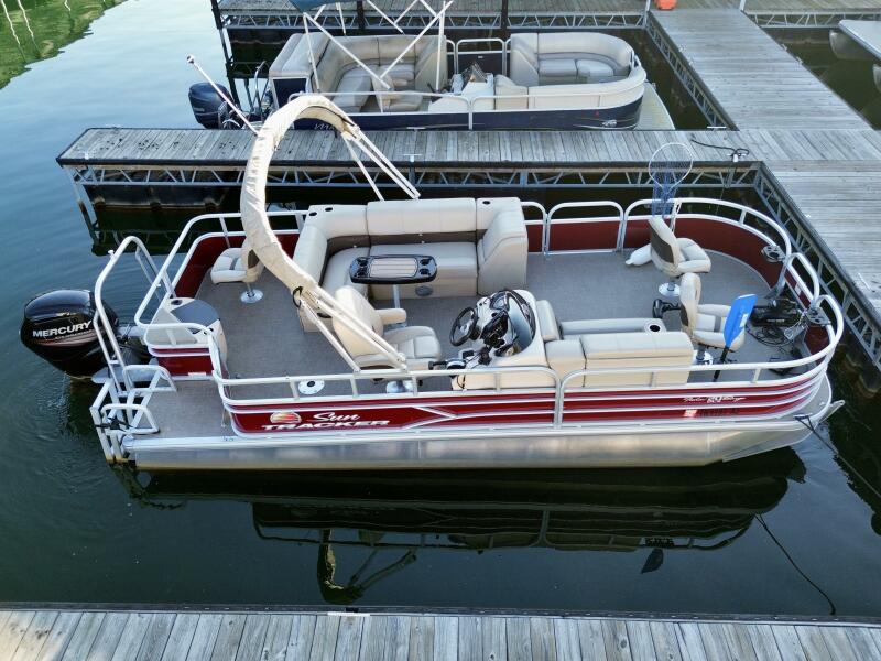 21' 2019 Sun Tracker Fishin' Barge 20DLX
