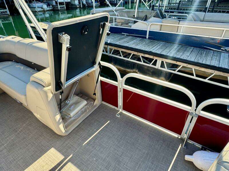 21ft Sun Tracker Yacht For Sale