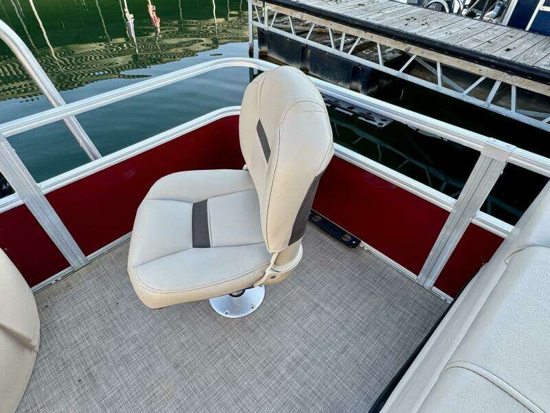 21ft Sun Tracker Yacht For Sale