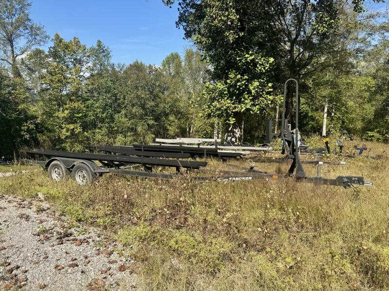 21' 2019 Sun Tracker Fishin' Barge 20DLX