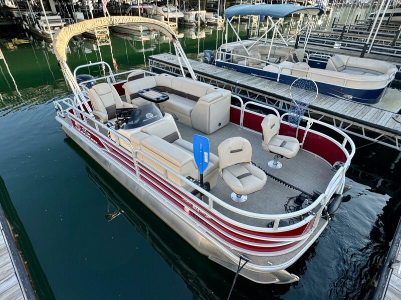 21' 2019 Sun Tracker Fishin' Barge 20DLX