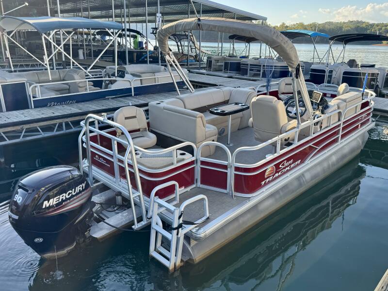 21' 2019 Sun Tracker Fishin' Barge 20DLX