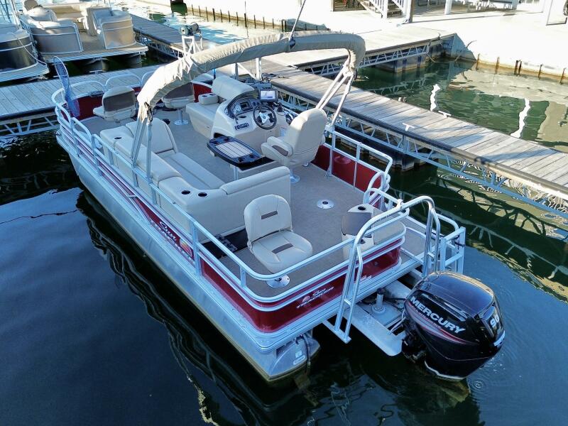 21' 2019 Sun Tracker Fishin' Barge 20DLX