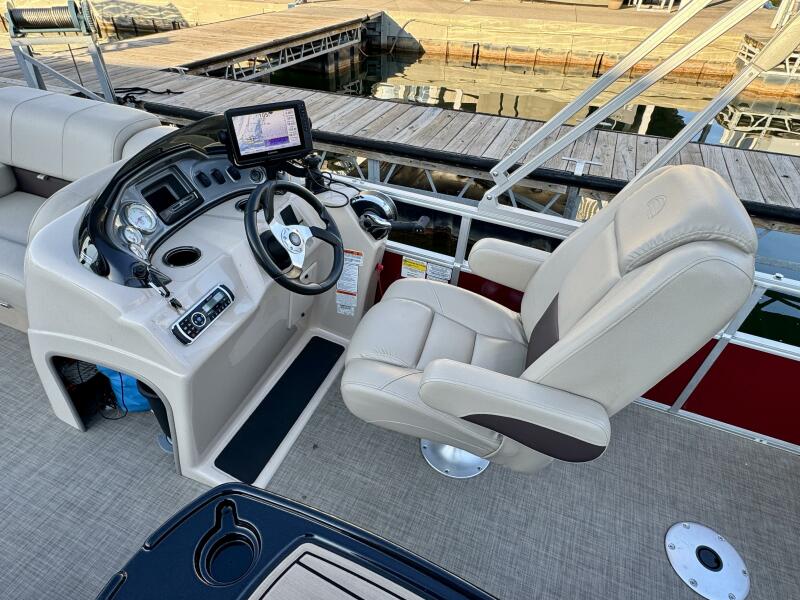 21' 2019 Sun Tracker Fishin' Barge 20DLX