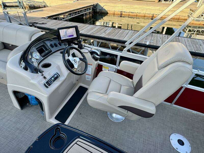 21ft Sun Tracker Yacht For Sale