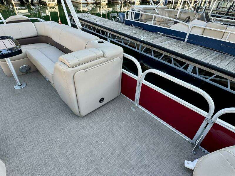 21ft Sun Tracker Yacht For Sale