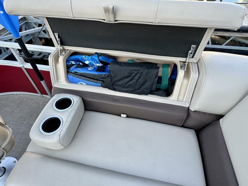 21' 2019 Sun Tracker Fishin' Barge 20DLX