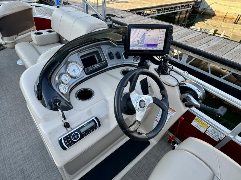 21' 2019 Sun Tracker Fishin' Barge 20DLX