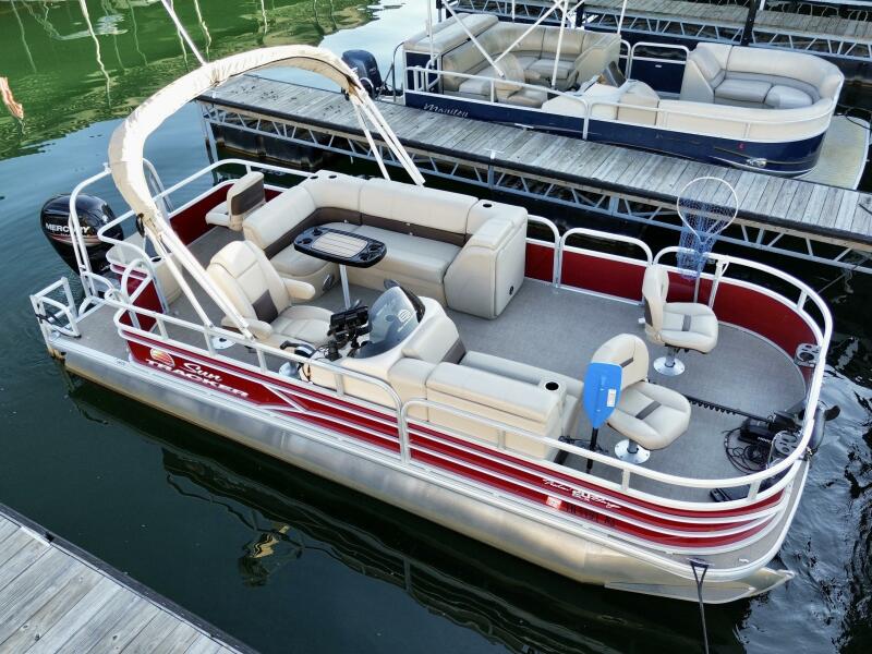 21' 2019 Sun Tracker Fishin' Barge 20DLX