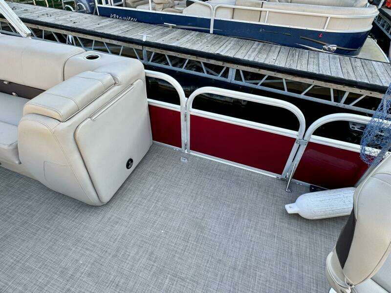 21ft Sun Tracker Yacht For Sale