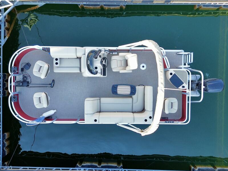 21' 2019 Sun Tracker Fishin' Barge 20DLX