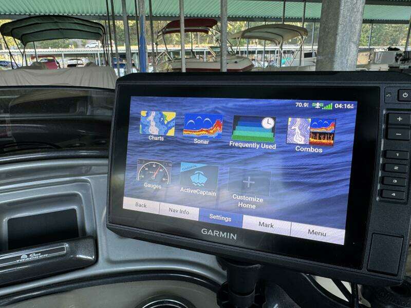 21ft Sun Tracker Yacht For Sale