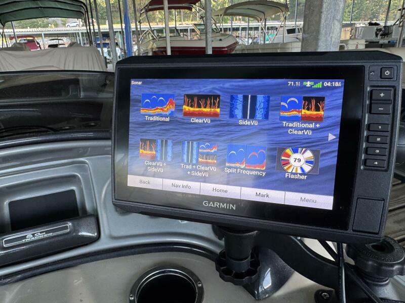 21' 2019 Sun Tracker Fishin' Barge 20DLX