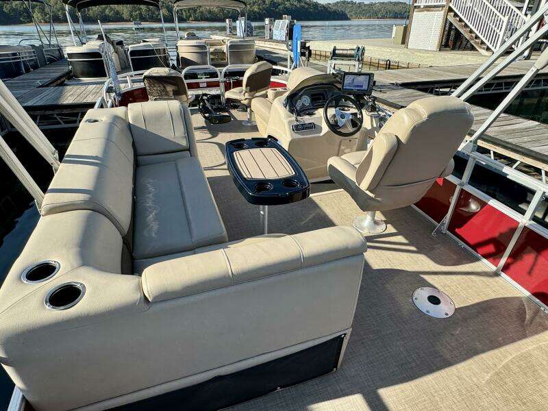 21ft Sun Tracker Yacht For Sale