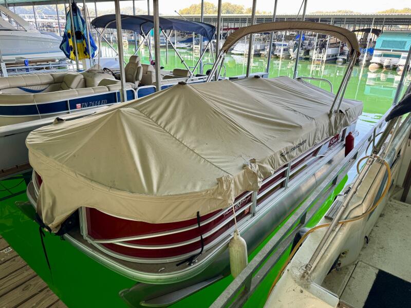 21' 2019 Sun Tracker Fishin' Barge 20DLX