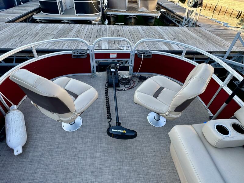 21' 2019 Sun Tracker Fishin' Barge 20DLX