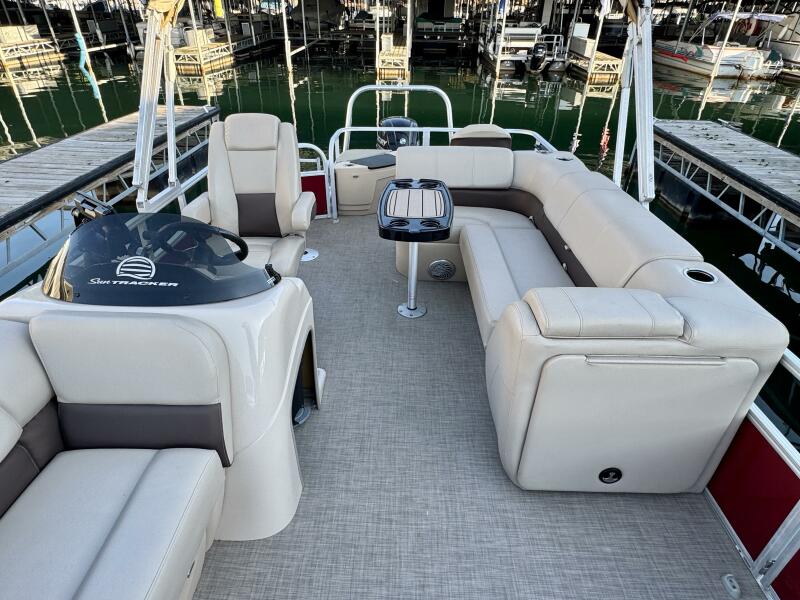 21' 2019 Sun Tracker Fishin' Barge 20DLX