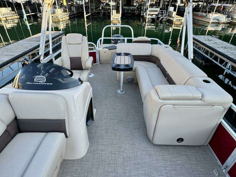 21ft Sun Tracker Yacht For Sale