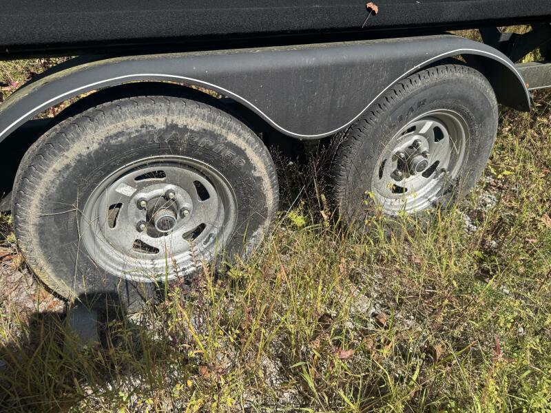 21' 2019 Sun Tracker Fishin' Barge 20DLX