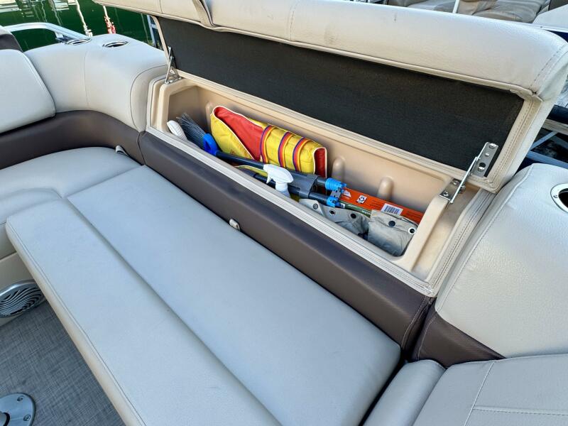 21' 2019 Sun Tracker Fishin' Barge 20DLX