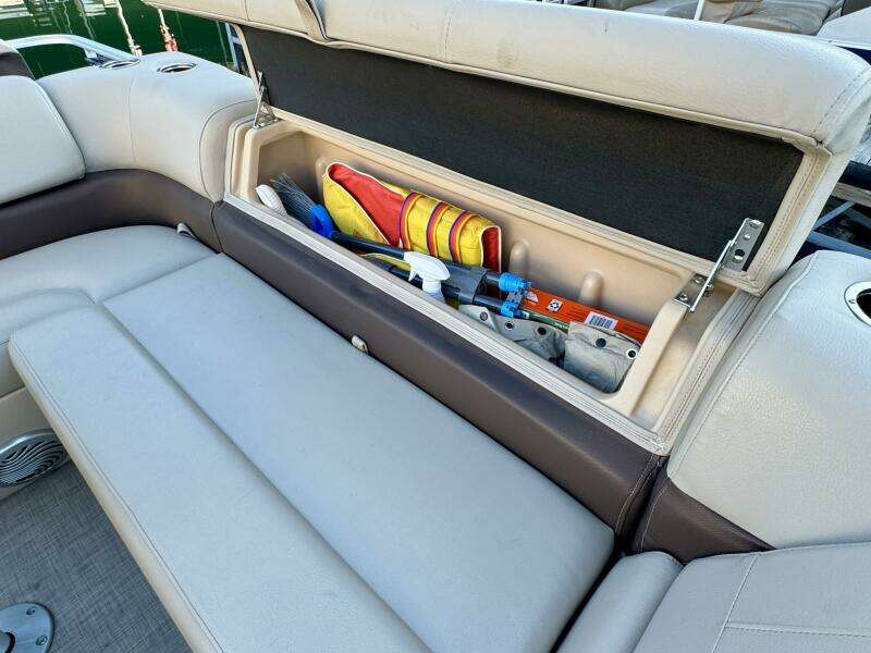 21ft Sun Tracker Yacht For Sale