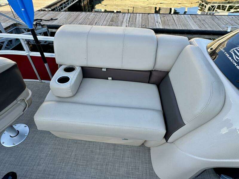 21ft Sun Tracker Yacht For Sale