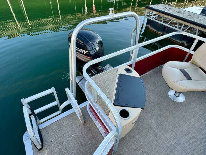 21ft Sun Tracker Yacht For Sale