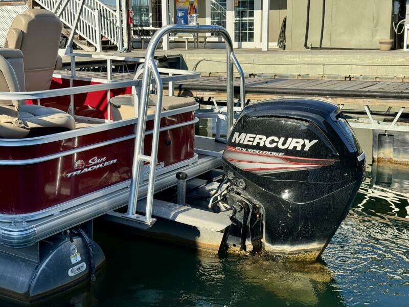 21ft Sun Tracker Yacht For Sale