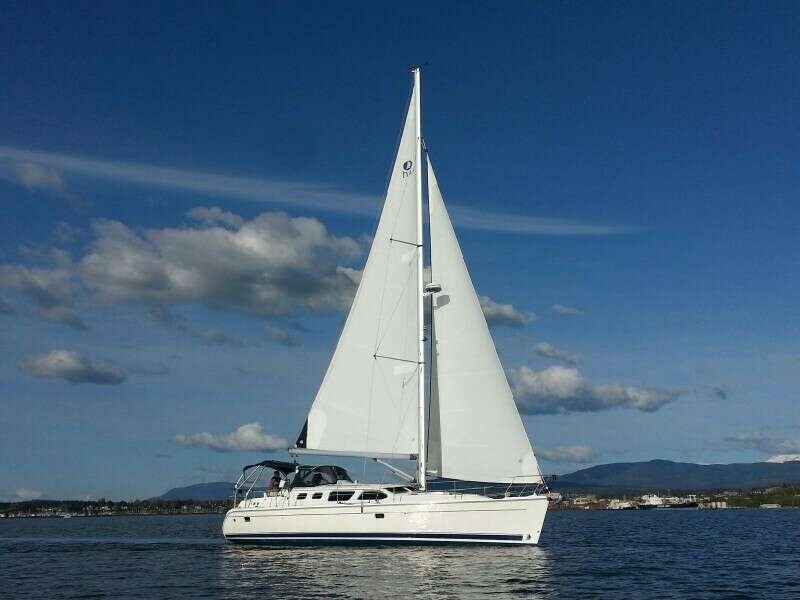 2007 Hunter 44 Deck Saloon 