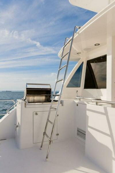 74' 2010 Horizon Enclosed Pilothouse