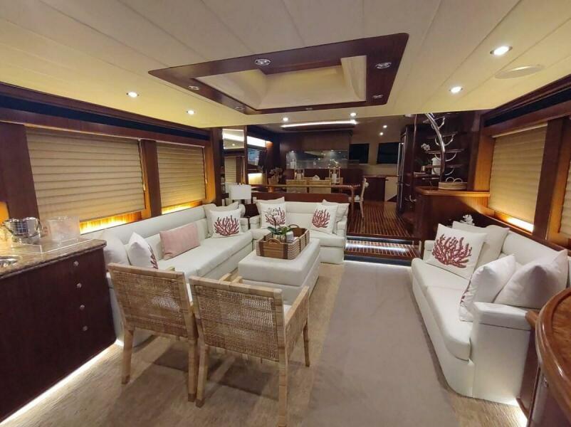 74' 2010 Horizon Enclosed Pilothouse