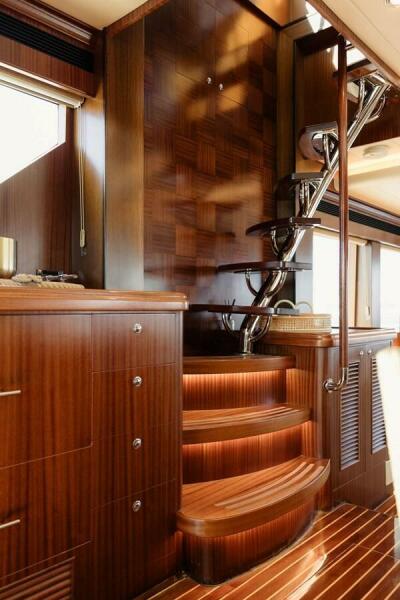 74' 2010 Horizon Enclosed Pilothouse