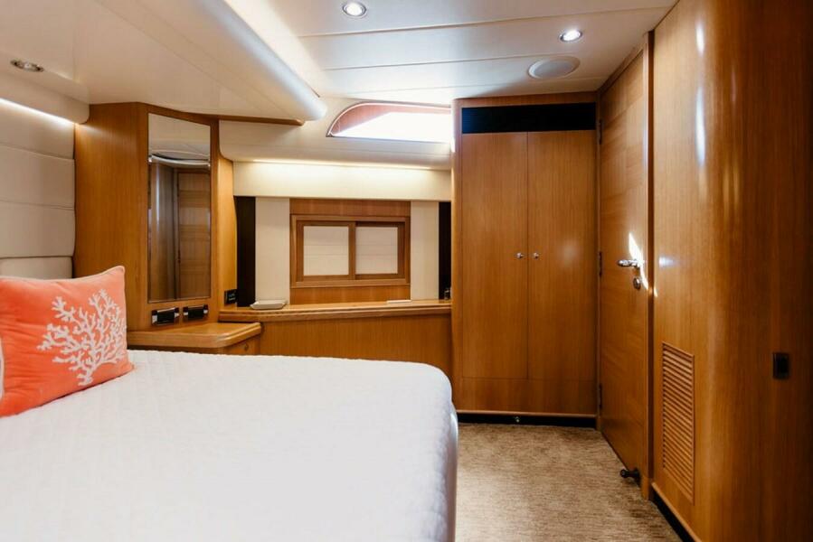 74' 2010 Horizon Enclosed Pilothouse