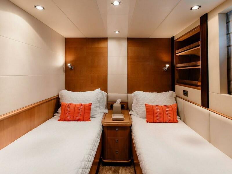 74' 2010 Horizon Enclosed Pilothouse