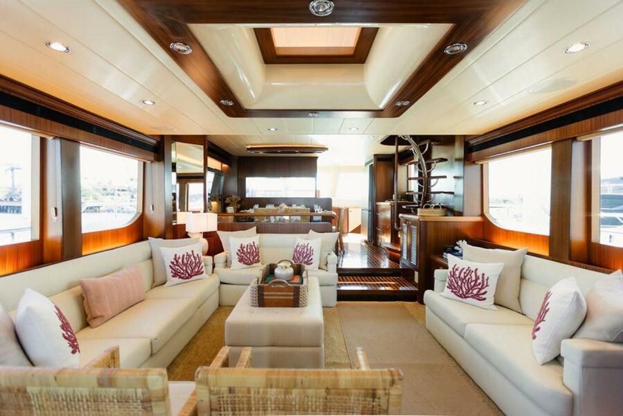 74' 2010 Horizon Enclosed Pilothouse