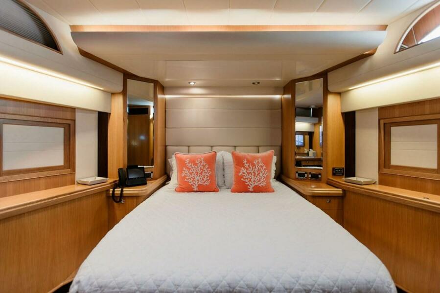 74' 2010 Horizon Enclosed Pilothouse