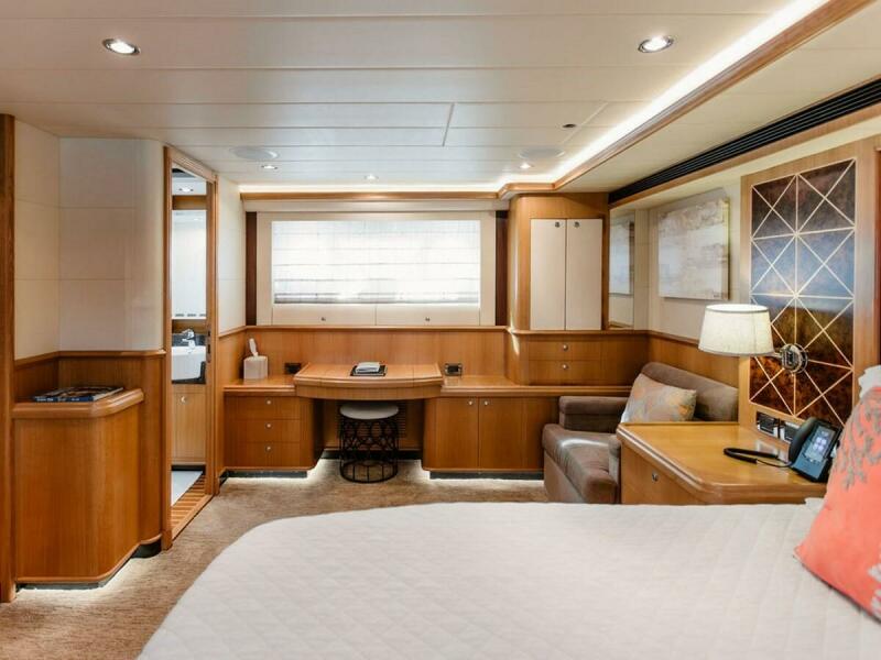 74' 2010 Horizon Enclosed Pilothouse