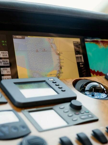 74' 2010 Horizon Enclosed Pilothouse