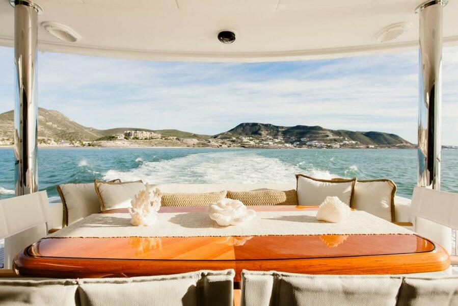 74' 2010 Horizon Enclosed Pilothouse