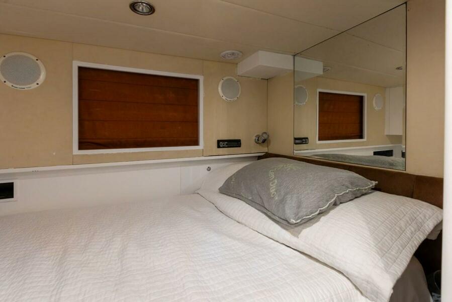 74' 2010 Horizon Enclosed Pilothouse