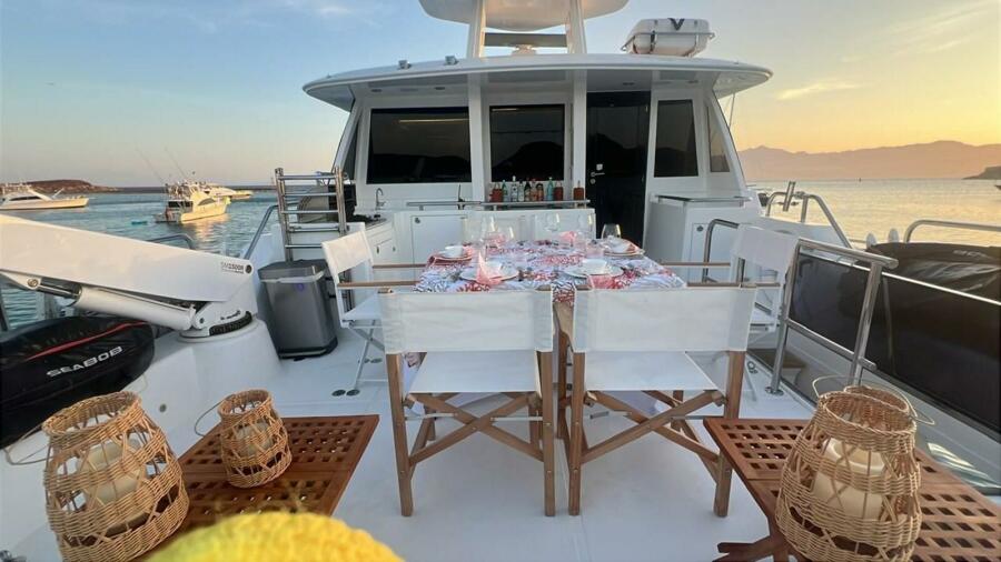 74' 2010 Horizon Enclosed Pilothouse