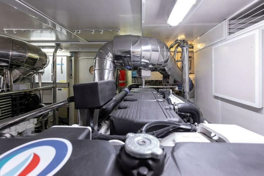 74' 2010 Horizon Enclosed Pilothouse