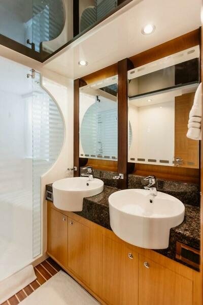 74' 2010 Horizon Enclosed Pilothouse