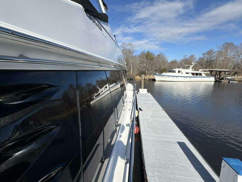 Isla Swintono 53ft Carver Yacht For Sale
