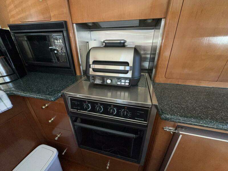 Isla Swintono 53ft Carver Yacht For Sale